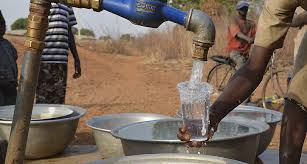 Pénurie d’eau à Gbakpodji-Centre : “La gestion des AEV n’est plus du ressort des communes”, dixit le maire Abel Djossou