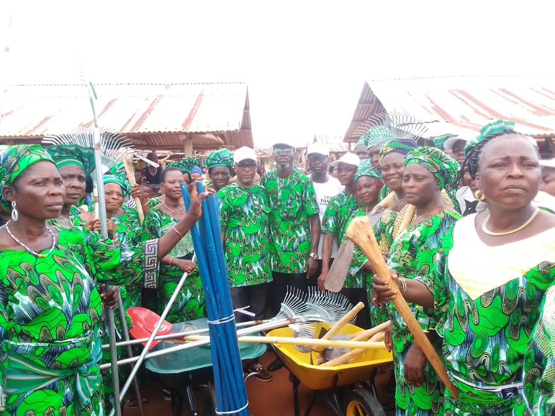 Fête de Nonvitcha : Le Président Fidèle Dossè Dossou communie avec les femmes du marché régional de Bopa
