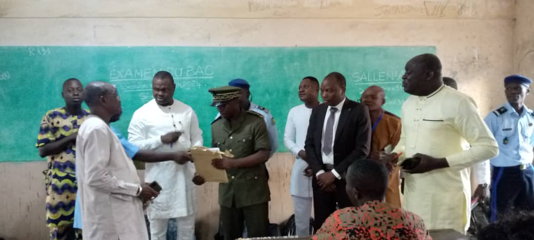 Le préfet Milohin lance les épreuves du Bac 2024 au CEG1 de Lokossa