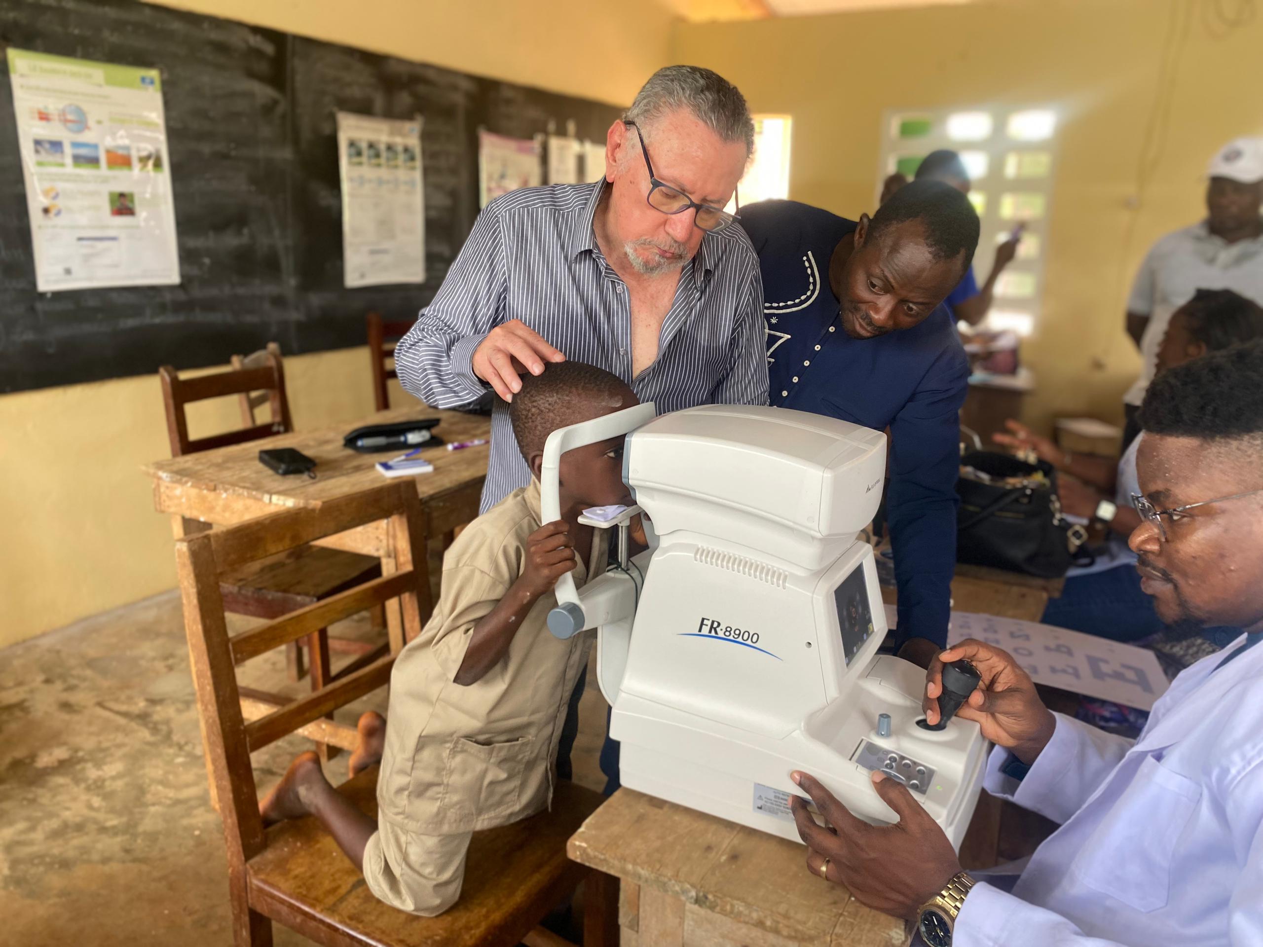 Dépistage d’acuité visuelle : L’UDAB et la Fondation BOA sauvent plusieurs apprenants de Bopa