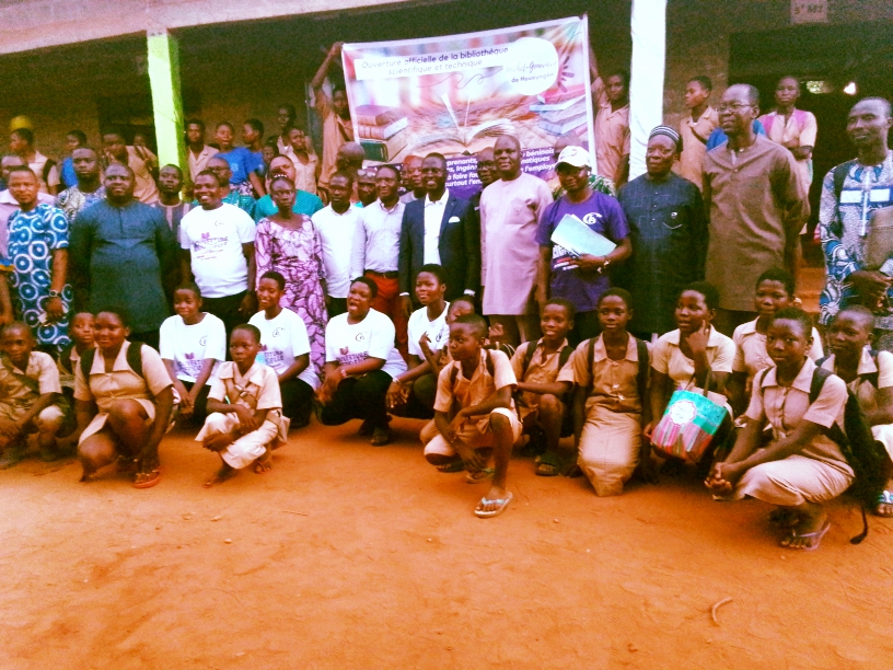 Education : Dr Rodrigue Attiogbé dote Houéyogbé d’une bibliothèque scientifique et technique