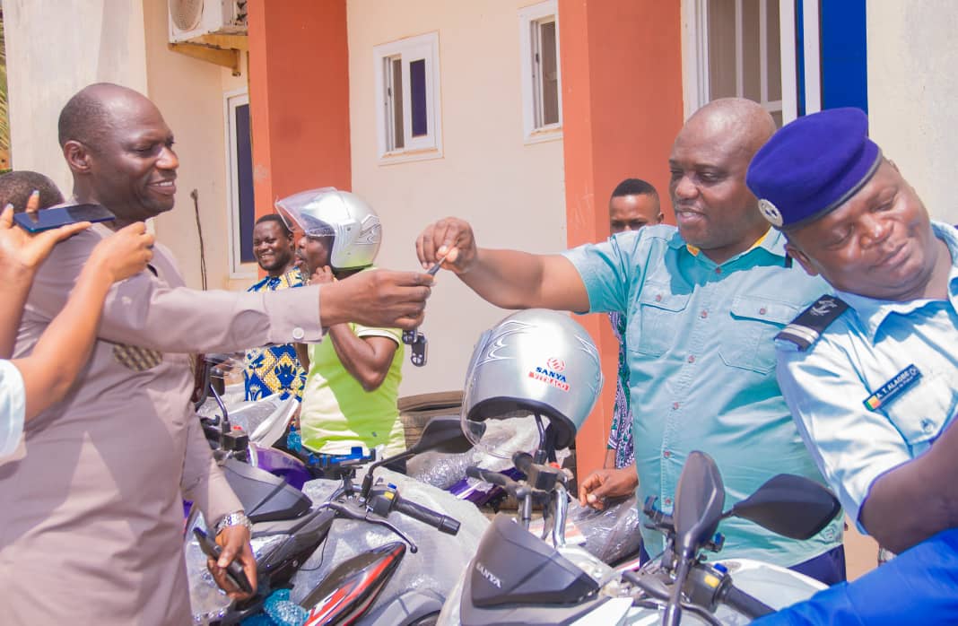 Mobilisation des ressources propres et sécurité à Comé : La mairie dote les acteurs clés de 10 motos neuves