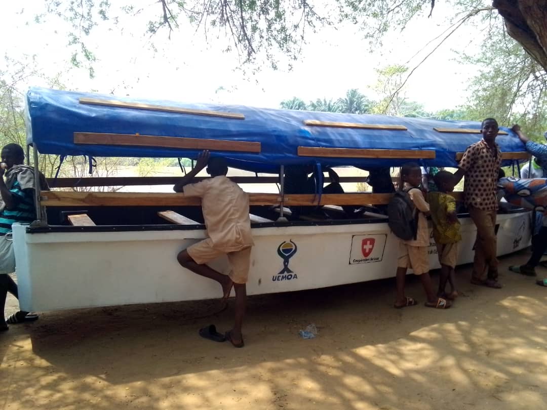 Réduction des risques de noyade sur le fleuve Mono : Les communes d’Athiémé et de Bas-Mono dotées d’une barque motorisée