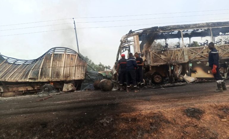 Malanville : Un bus de transport consumé par les flammes, plusieurs blessés graves